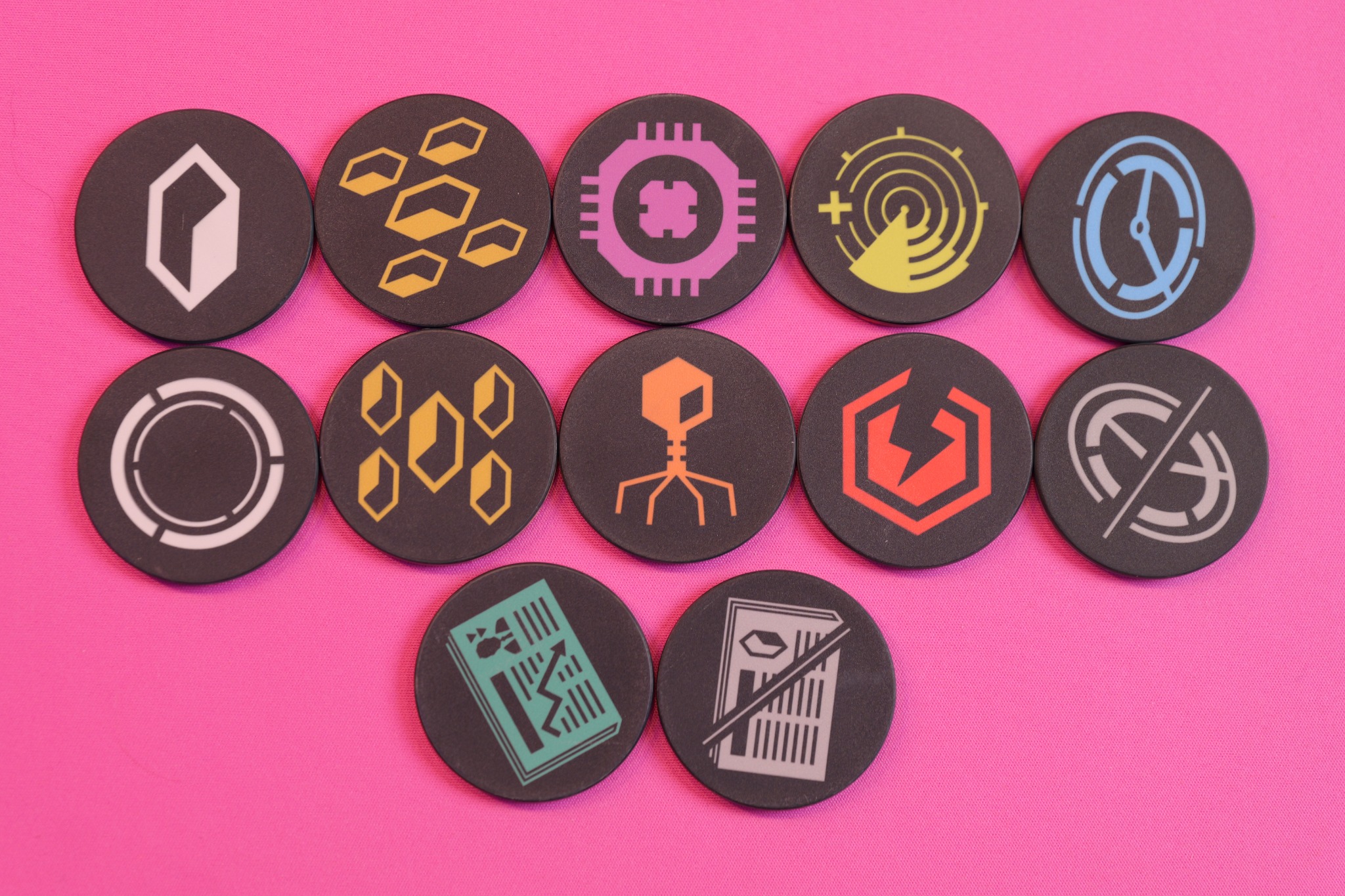 Flat layout of ceramic Netrunner poker chips